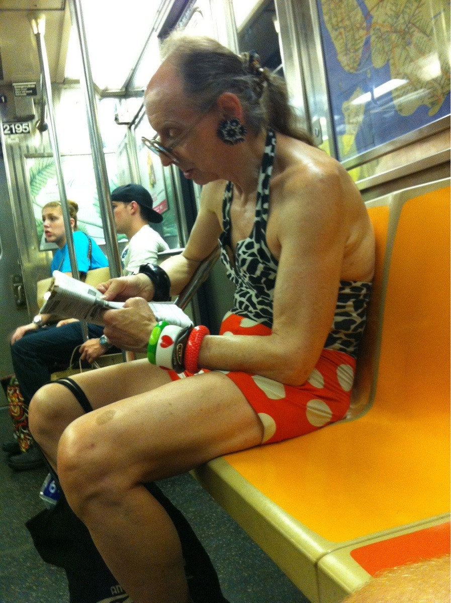 Subway ride style: bold polka dots meet leopard print