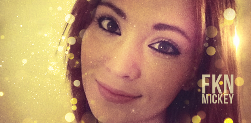 Sparkly golden signature portrait, classic forum GFX style